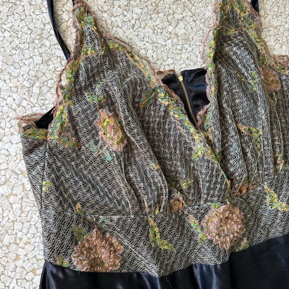 Gorgeous 3X custom made ball gown black satin and floral lace details. - Picture 4 of 11